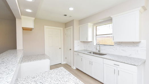 Humble 1-story, 3-bed 7307 Foxhurst Lane-idx