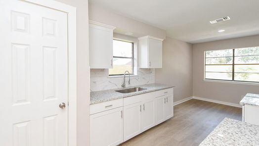 Humble 1-story, 3-bed 7307 Foxhurst Lane-idx