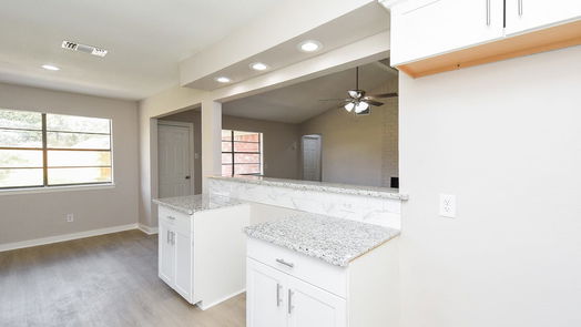 Humble 1-story, 3-bed 7307 Foxhurst Lane-idx
