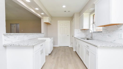 Humble 1-story, 3-bed 7307 Foxhurst Lane-idx