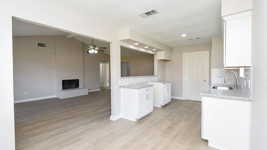 Humble 1-story, 3-bed 7307 Foxhurst Lane-idx
