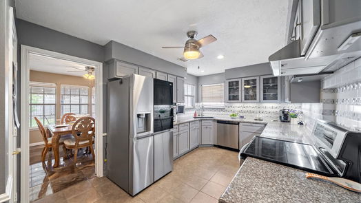 Humble 2-story, 3-bed 9822 Canterbury Drive-idx