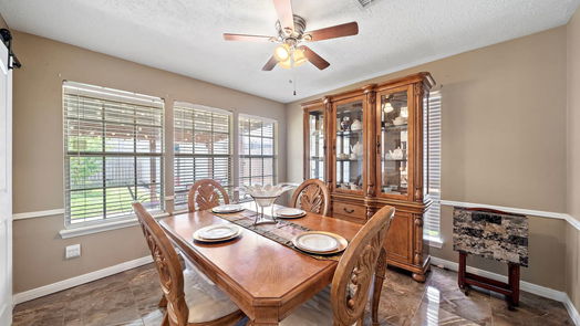 Humble 2-story, 3-bed 9822 Canterbury Drive-idx