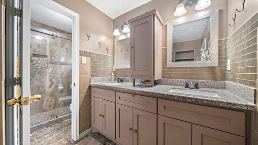 Humble 2-story, 3-bed 9822 Canterbury Drive-idx
