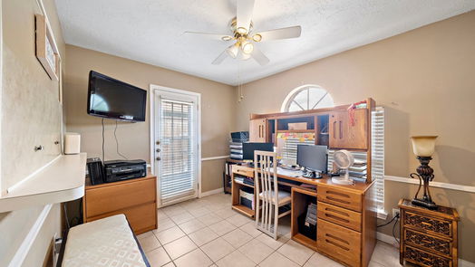 Humble 2-story, 3-bed 9822 Canterbury Drive-idx