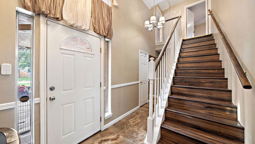 Humble 2-story, 3-bed 9822 Canterbury Drive-idx
