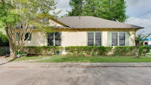 Humble 1-story, 2-bed 807 E 1st Street-idx