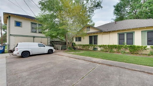 Humble 1-story, 2-bed 807 E 1st Street-idx