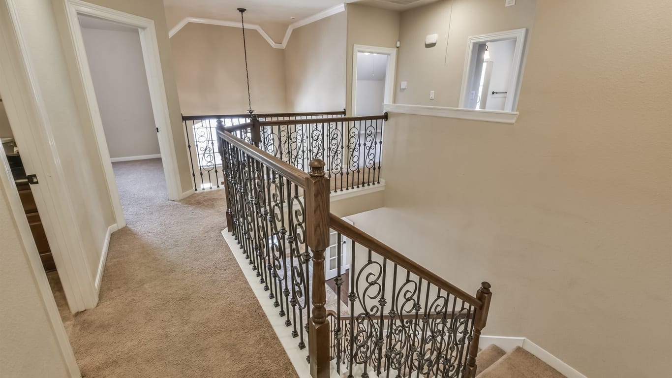 Humble 2-story, 5-bed 10702 Winding Green Drive-idx