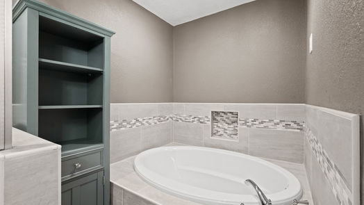 Humble 2-story, 4-bed 20407 Guildwick Circle-idx