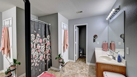 Humble 2-story, 3-bed 8022 Sanders Glen Lane-idx