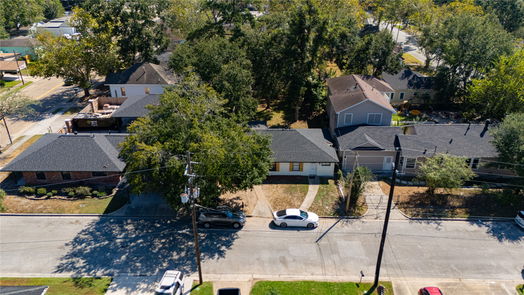 Humble 1-story, 3-bed 110 S Avenue E-idx