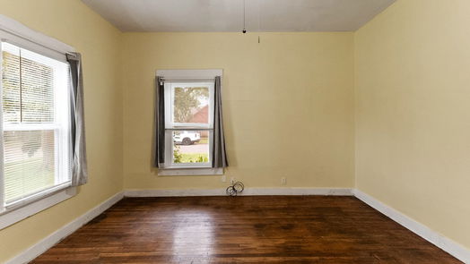 Humble null-story, 2-bed 217 S Avenue B B-idx