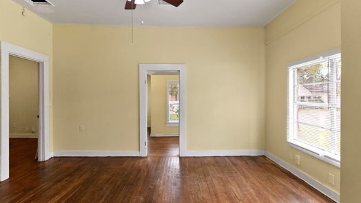 Humble null-story, 2-bed 217 S Avenue B B-idx