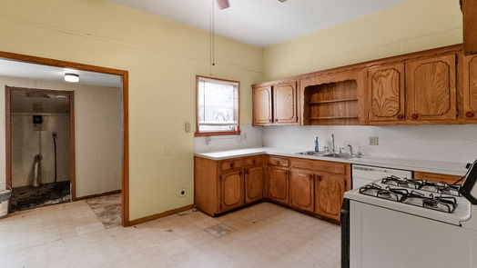 Humble null-story, 2-bed 217 S Avenue B B-idx