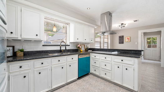Houston 2-story, 4-bed 3410 Village Oaks Drive-idx