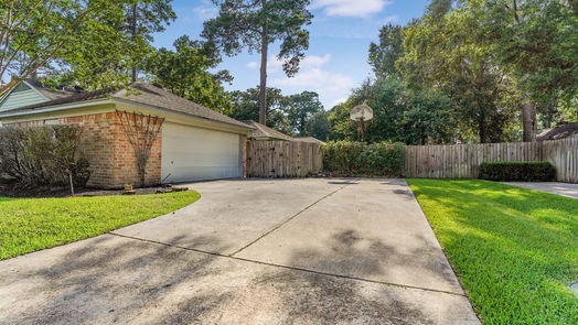 Houston 1-story, 3-bed 1927 Maple Lakes Drive-idx