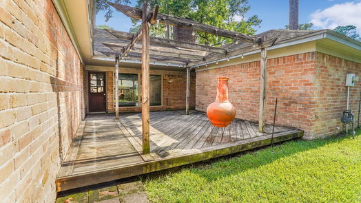 Houston 1-story, 3-bed 1927 Maple Lakes Drive-idx