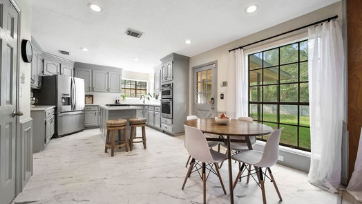 Kingwood 2-story, 4-bed 5215 Windy Lake Drive-idx