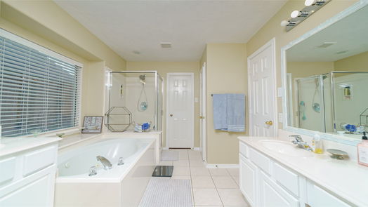Humble 2-story, 3-bed 18403 Wolf Creek Trail-idx