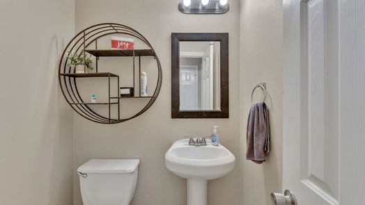 Humble 2-story, 3-bed 7435 Cheeca Lodge Lane-idx