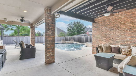 Humble 2-story, 5-bed 17703 Carr Creek Lane-idx