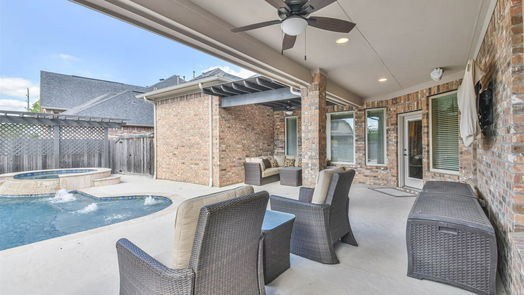 Humble 2-story, 5-bed 17703 Carr Creek Lane-idx