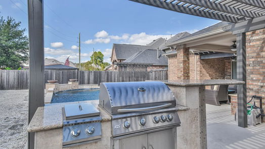 Humble 2-story, 5-bed 17703 Carr Creek Lane-idx
