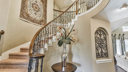 Humble 2-story, 5-bed 17703 Carr Creek Lane-idx