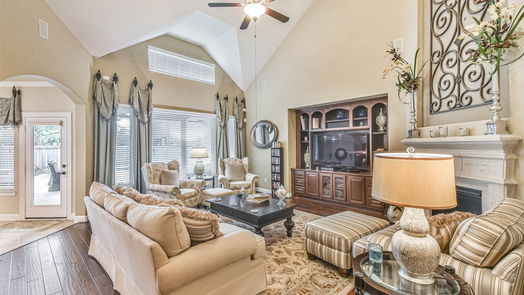 Humble 2-story, 5-bed 17703 Carr Creek Lane-idx