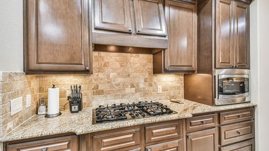 Humble 2-story, 5-bed 17703 Carr Creek Lane-idx