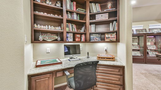 Humble 2-story, 5-bed 17703 Carr Creek Lane-idx