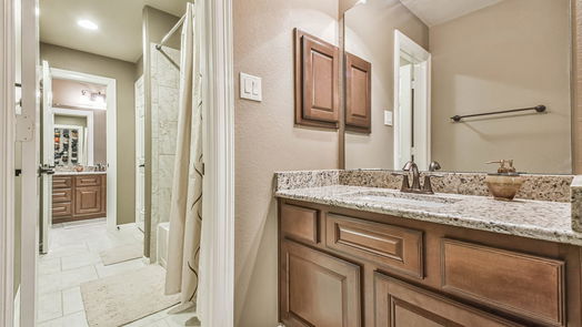Humble 2-story, 5-bed 17703 Carr Creek Lane-idx