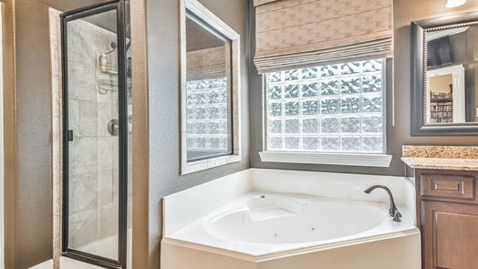 Humble 2-story, 5-bed 17703 Carr Creek Lane-idx