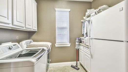 Humble 2-story, 5-bed 17703 Carr Creek Lane-idx