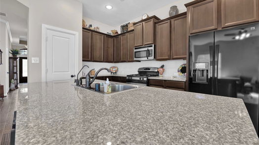 Humble 1-story, 3-bed 8615 Crescent Valley Lane-idx