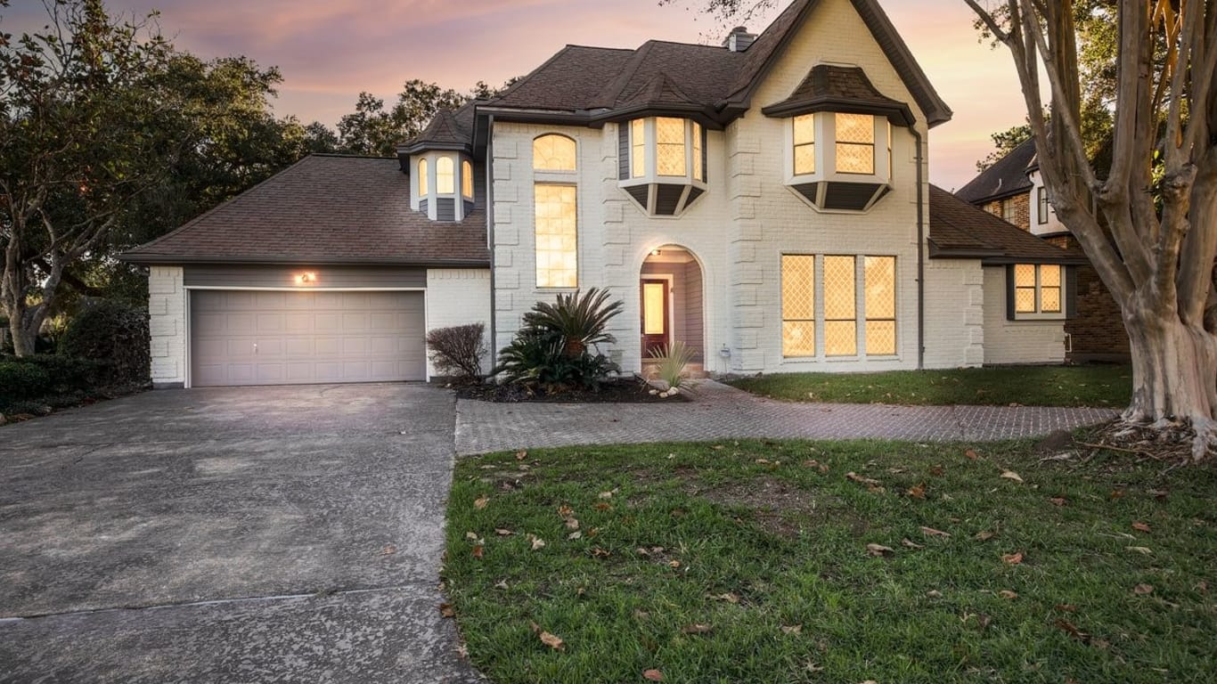 Humble 2-story, 4-bed 18411 WALDEN FOREST DR Drive-idx