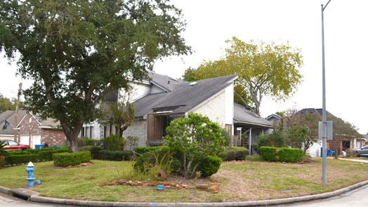 Humble 2-story, 3-bed 7602 Trophy Place Drive-idx