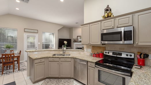 Humble 1-story, 3-bed 20611 White Berry Court-idx