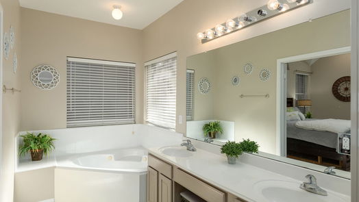 Humble 1-story, 3-bed 20611 White Berry Court-idx