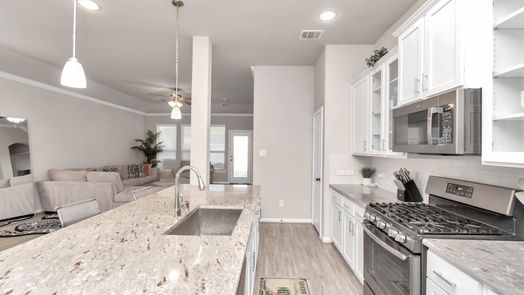 Humble 2-story, 3-bed 15615 Baronial Castle Drive-idx