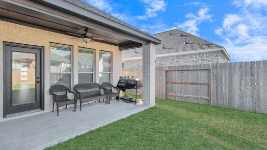 Humble 2-story, 3-bed 15615 Baronial Castle Drive-idx
