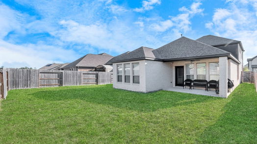 Humble 2-story, 3-bed 15615 Baronial Castle Drive-idx