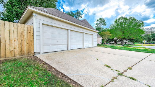 Humble 2-story, 4-bed 18909 Walden Forest Drive-idx