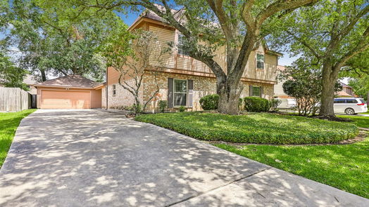 Humble 2-story, 4-bed 7719 12th Fairway Lane-idx