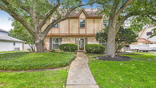 Humble 2-story, 4-bed 7719 12th Fairway Lane-idx