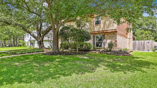 Humble 2-story, 4-bed 7719 12th Fairway Lane-idx