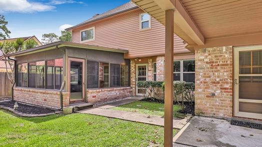 Humble 2-story, 4-bed 7719 12th Fairway Lane-idx