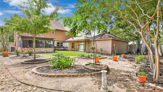 Humble 2-story, 4-bed 7719 12th Fairway Lane-idx