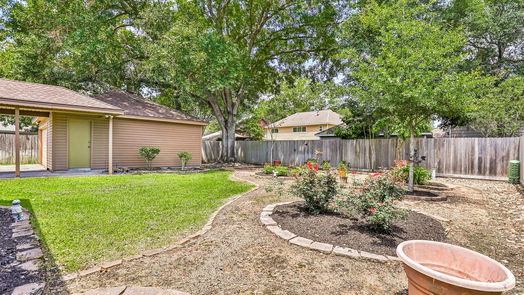 Humble 2-story, 4-bed 7719 12th Fairway Lane-idx